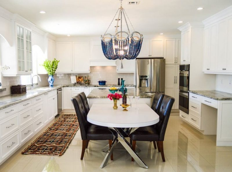 Kitchen Design with Table in Middle