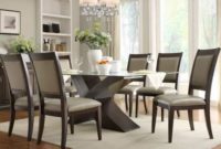 How to Decorate a Dining Room Table