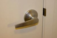 How to Remove Bedroom Door Knob without Screws