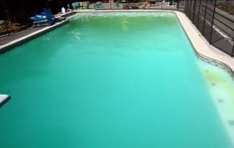 How to clean a cloudy pool with baking soda