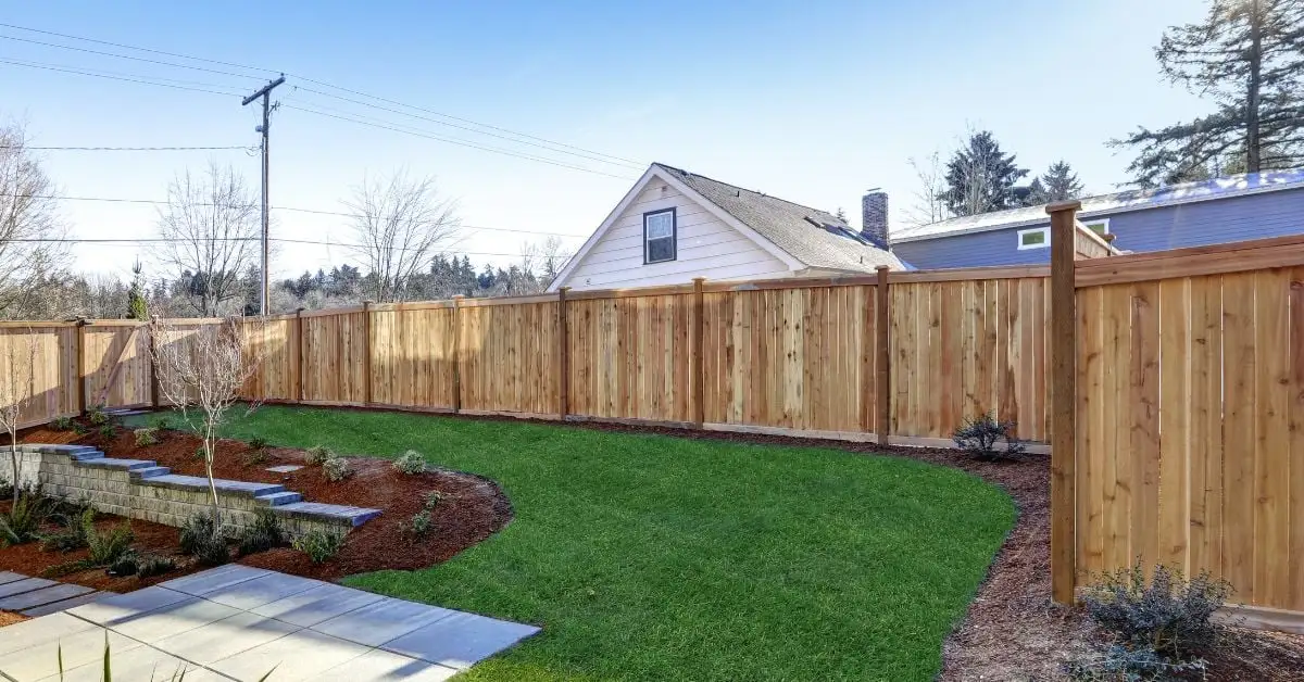 How to Select the Right Fence for Your Yard